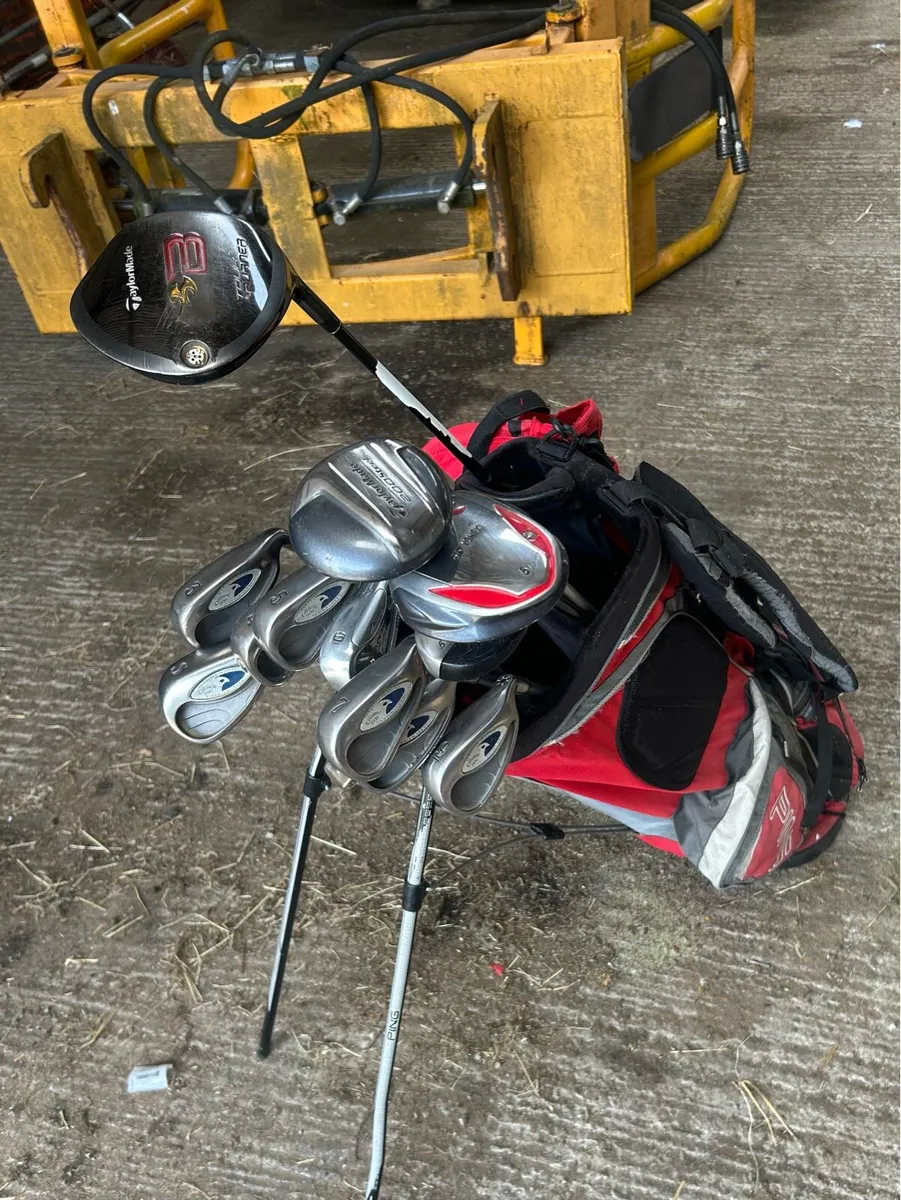 Golf clubs and bag - Image 1