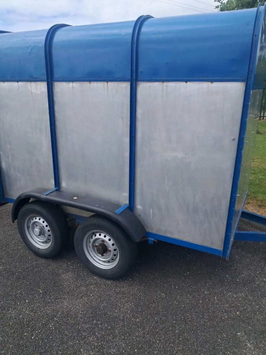 Trailer - Image 1