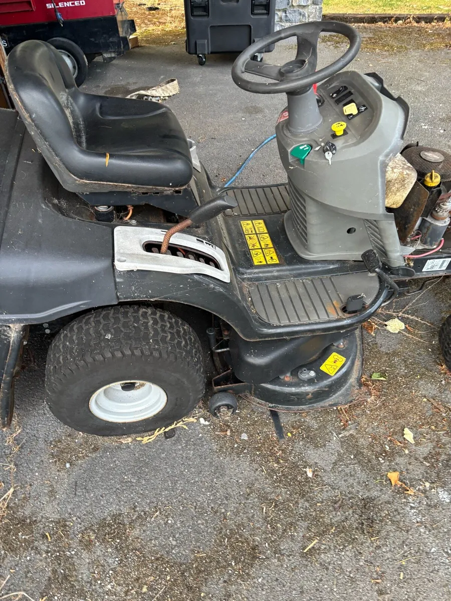 Ride on lawn mower - Image 4