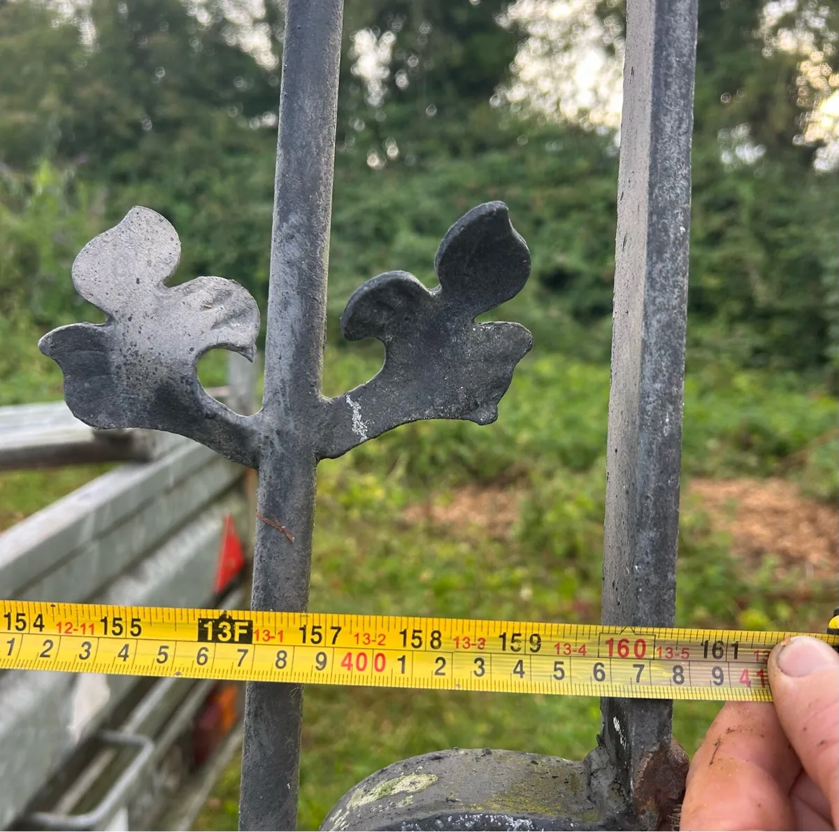 Two pairs of gates - Image 4