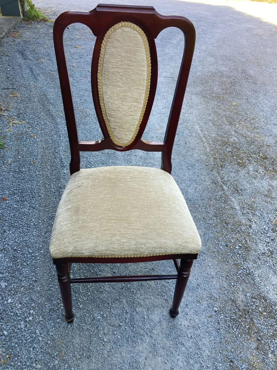 Extendible Dining Table and Chairs - Image 4