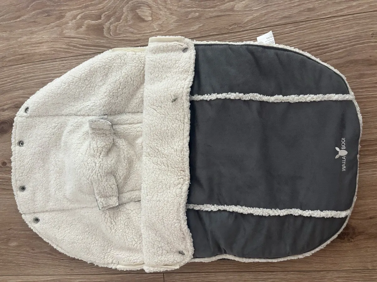 Wallaboo universal car seat footmuff