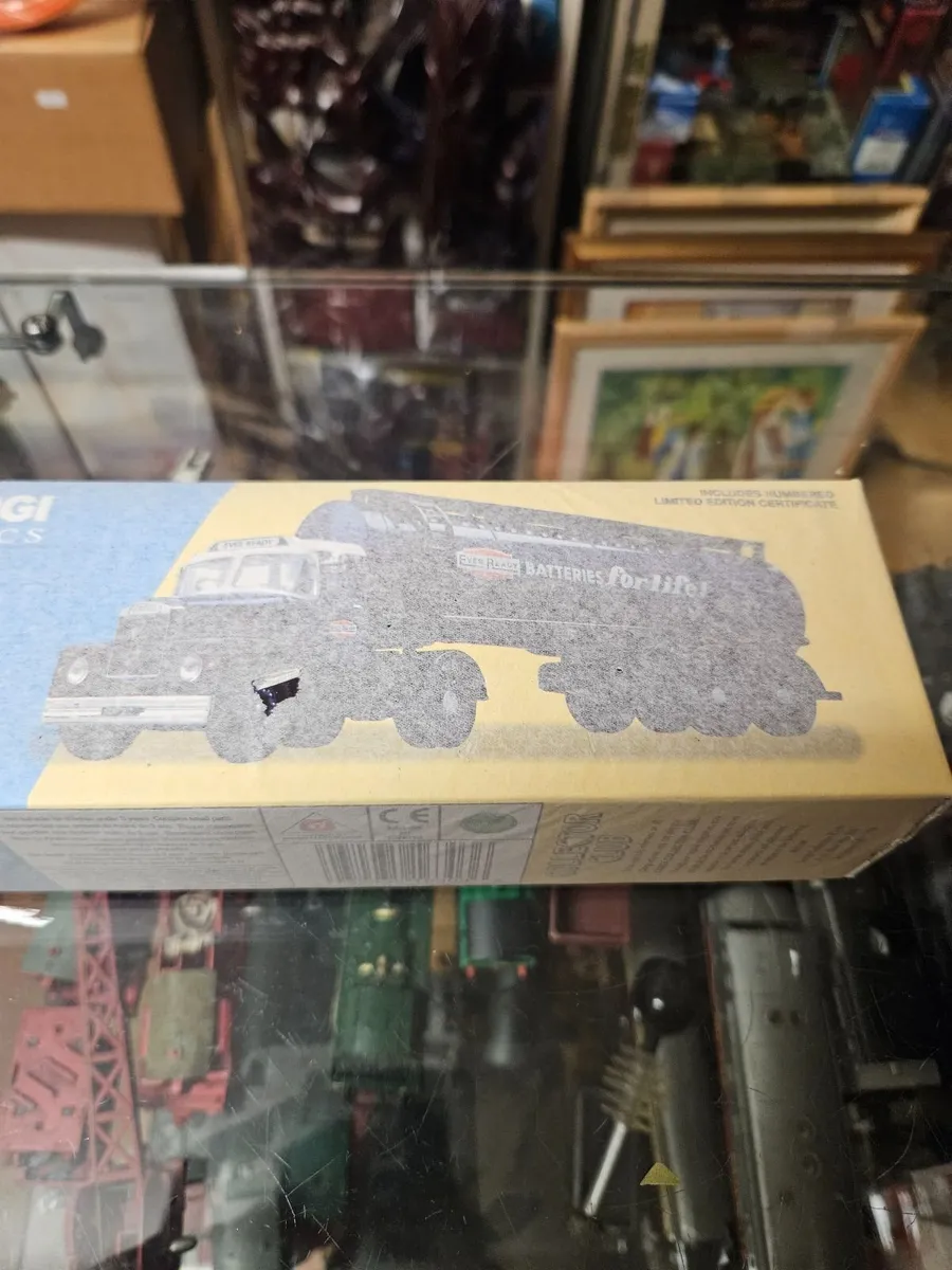 Corgi Scammel Tractor Unit and Everready Tanker Tr - Image 2