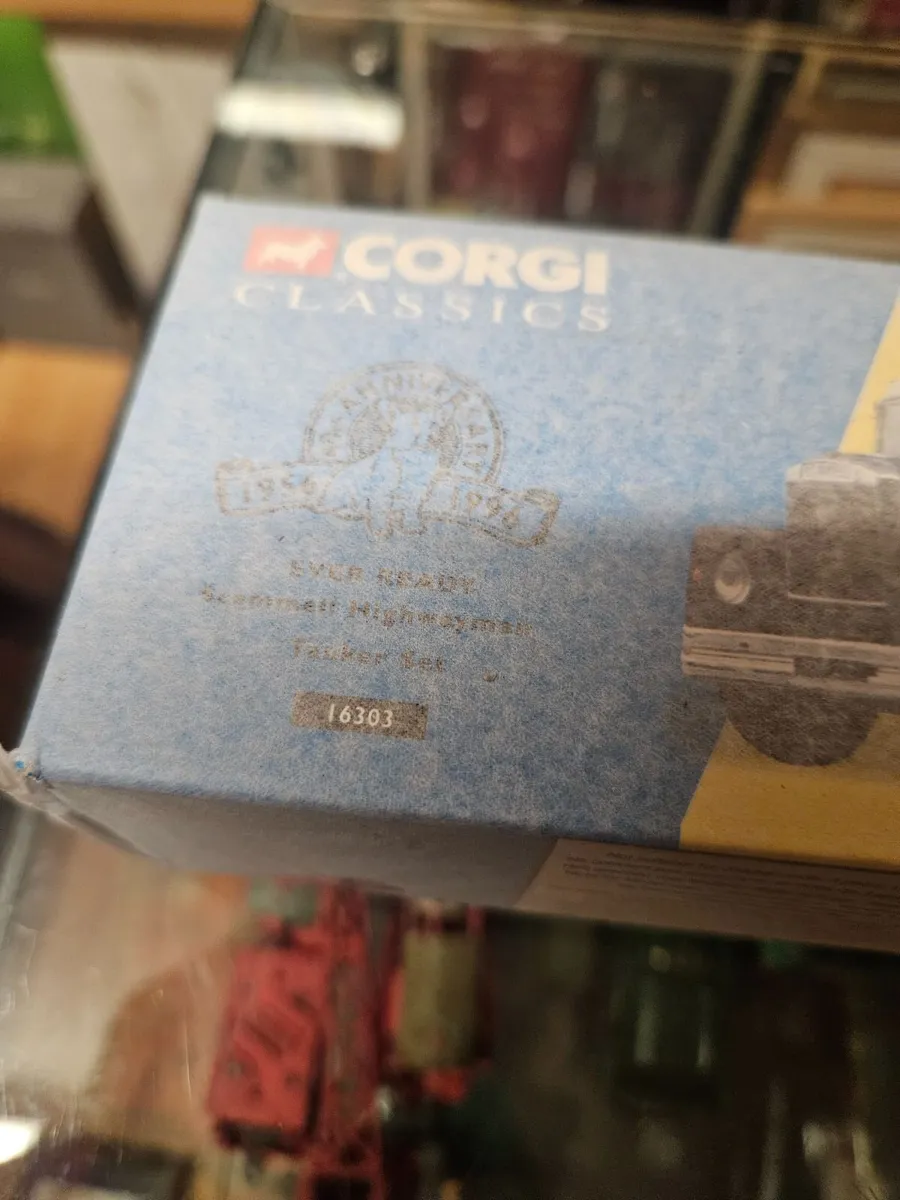 Corgi Scammel Tractor Unit and Everready Tanker Tr - Image 3
