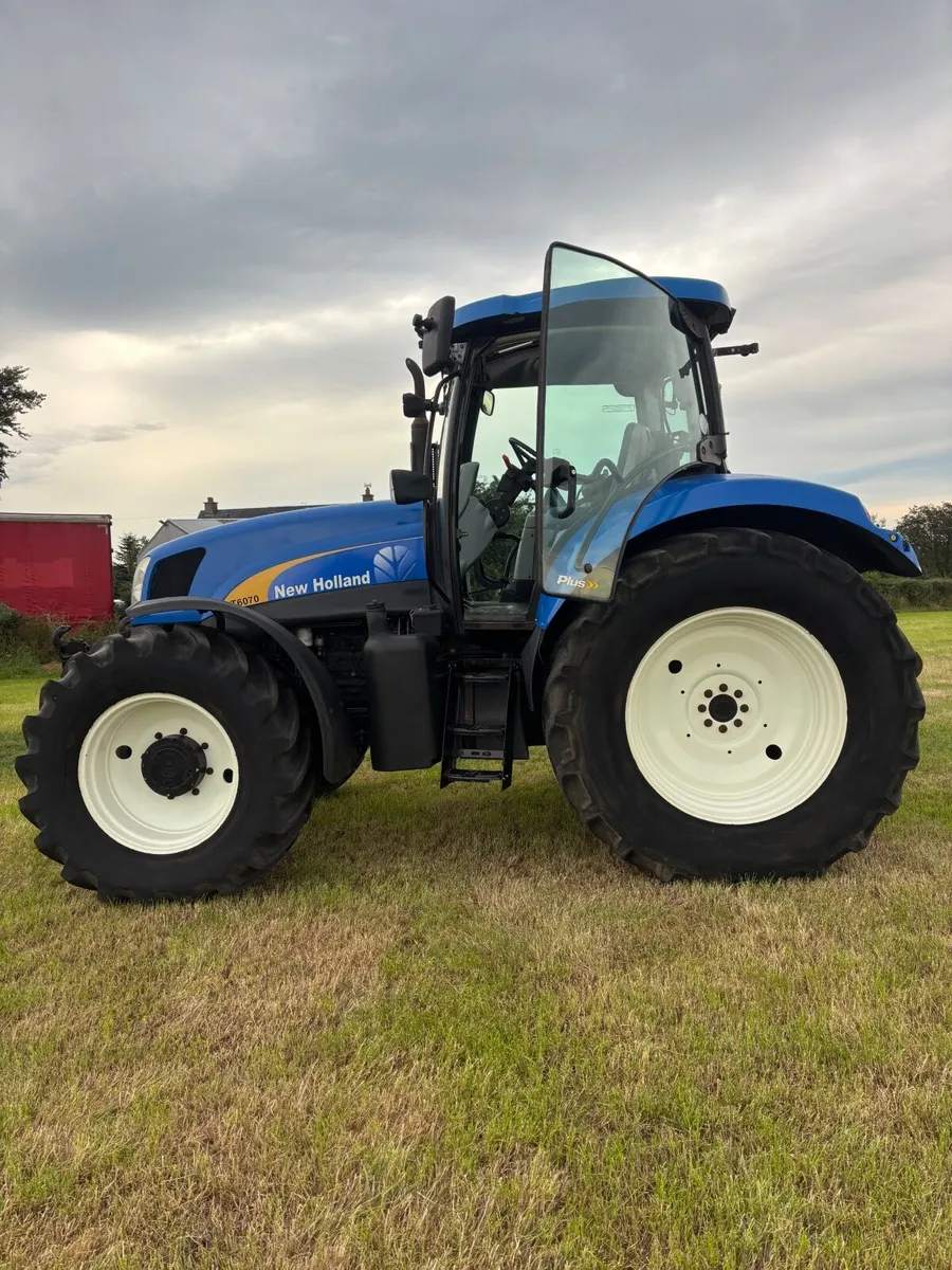 New Holland T6070 tractor - Image 3