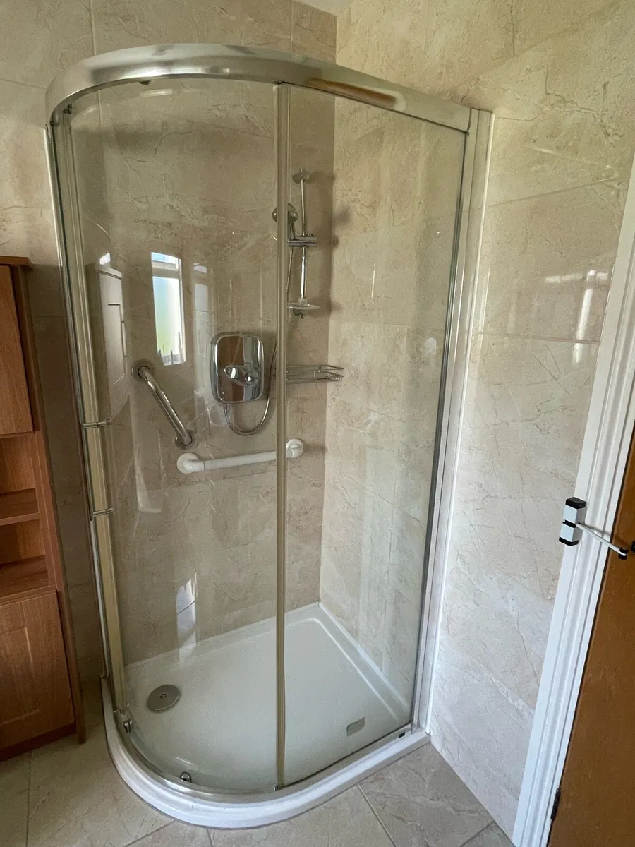 Shower doors - Image 1