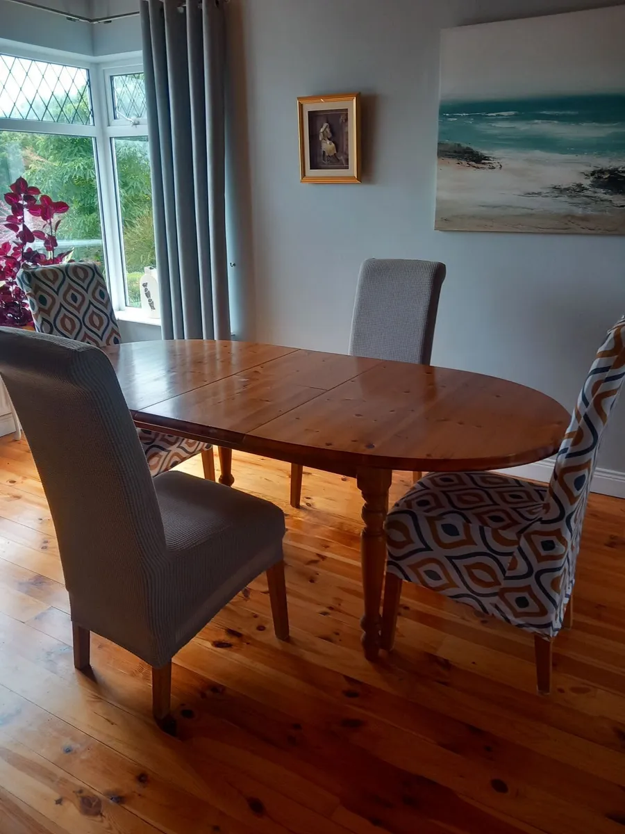 Table and 4 chairs - Image 2