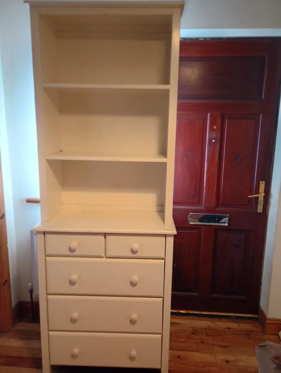 White pine bedroom unit