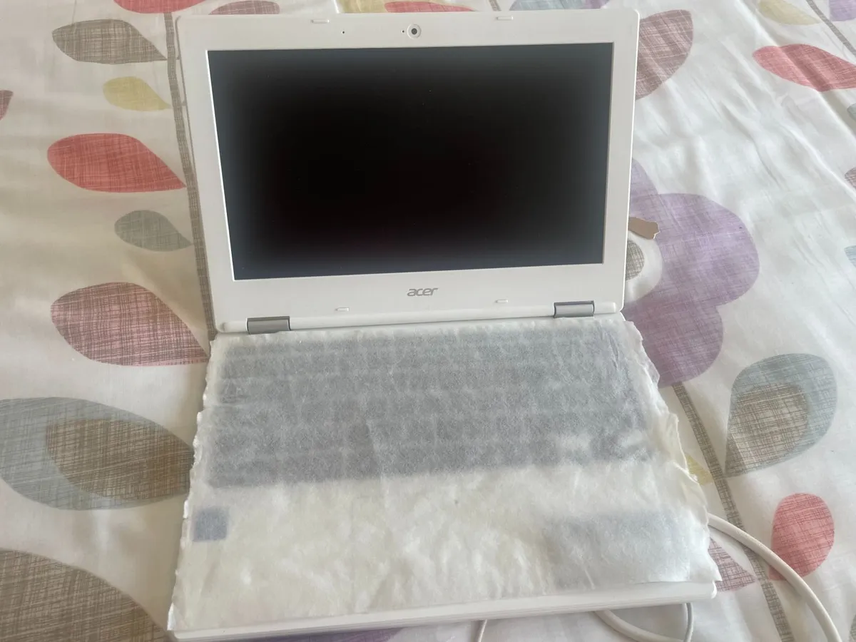 White Acer Chromebook 11 - Image 3