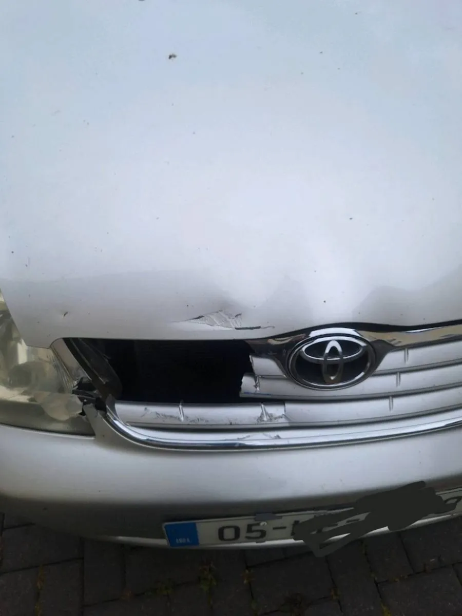 05 toyota corolla - Image 4