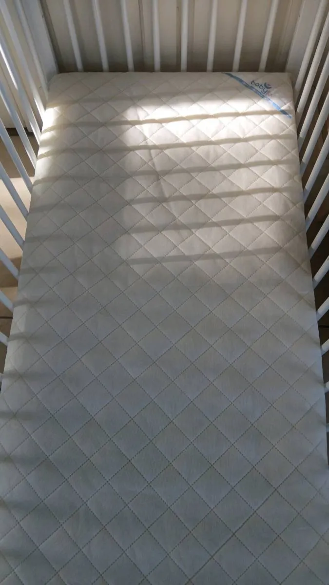 Cot 120 x 60 + mattress. - Image 3