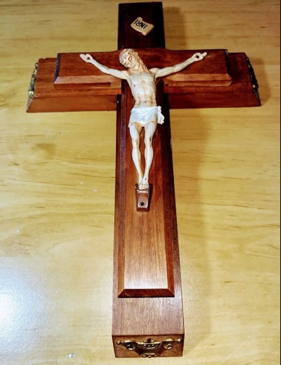 Vintage sock call crucifix - Image 2