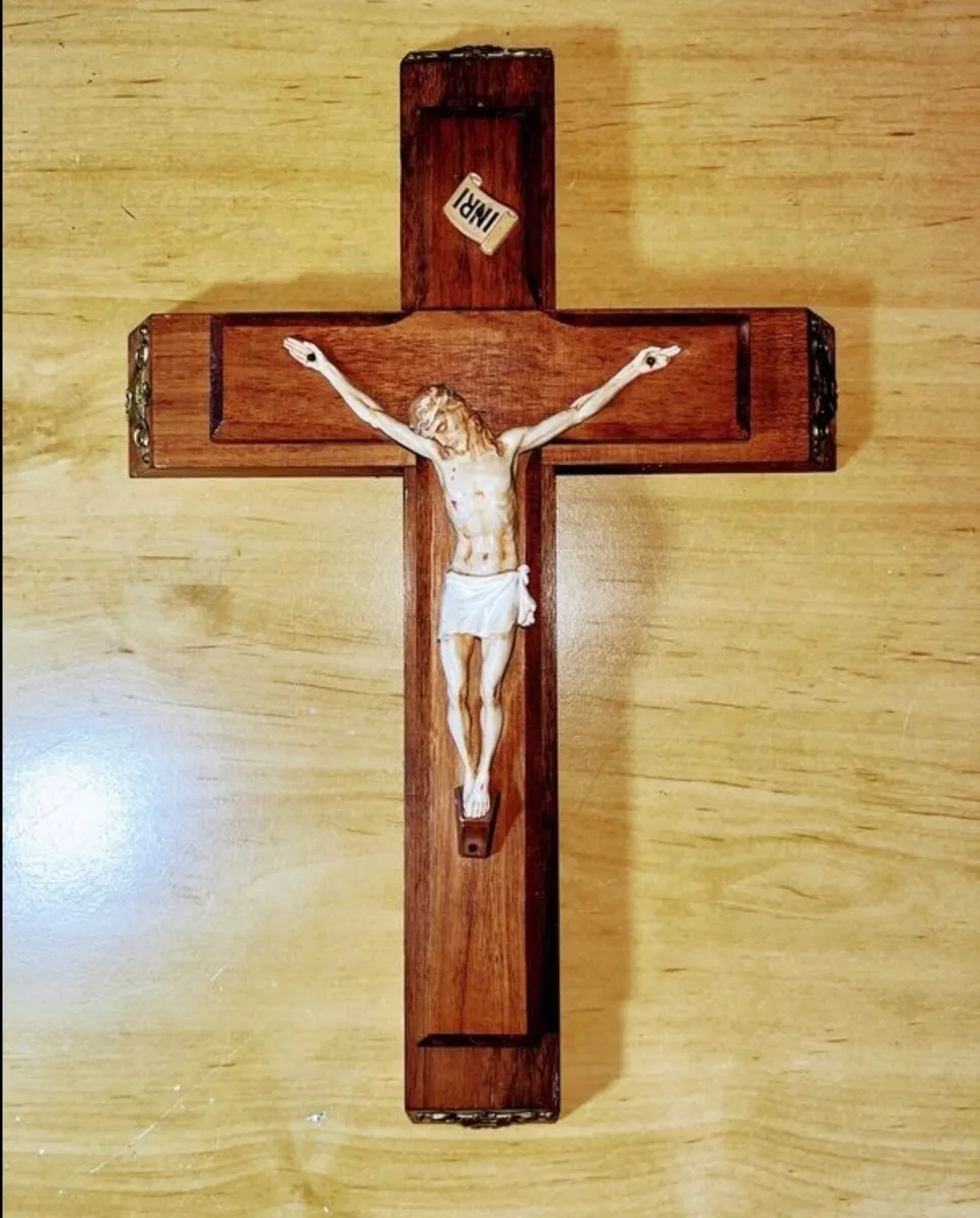 Vintage sock call crucifix - Image 3