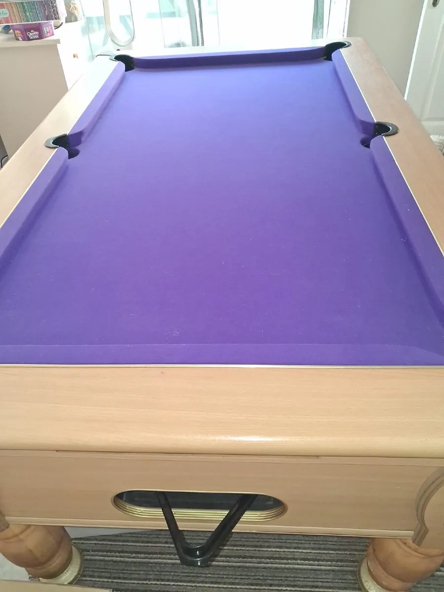 Pool table - Image 1