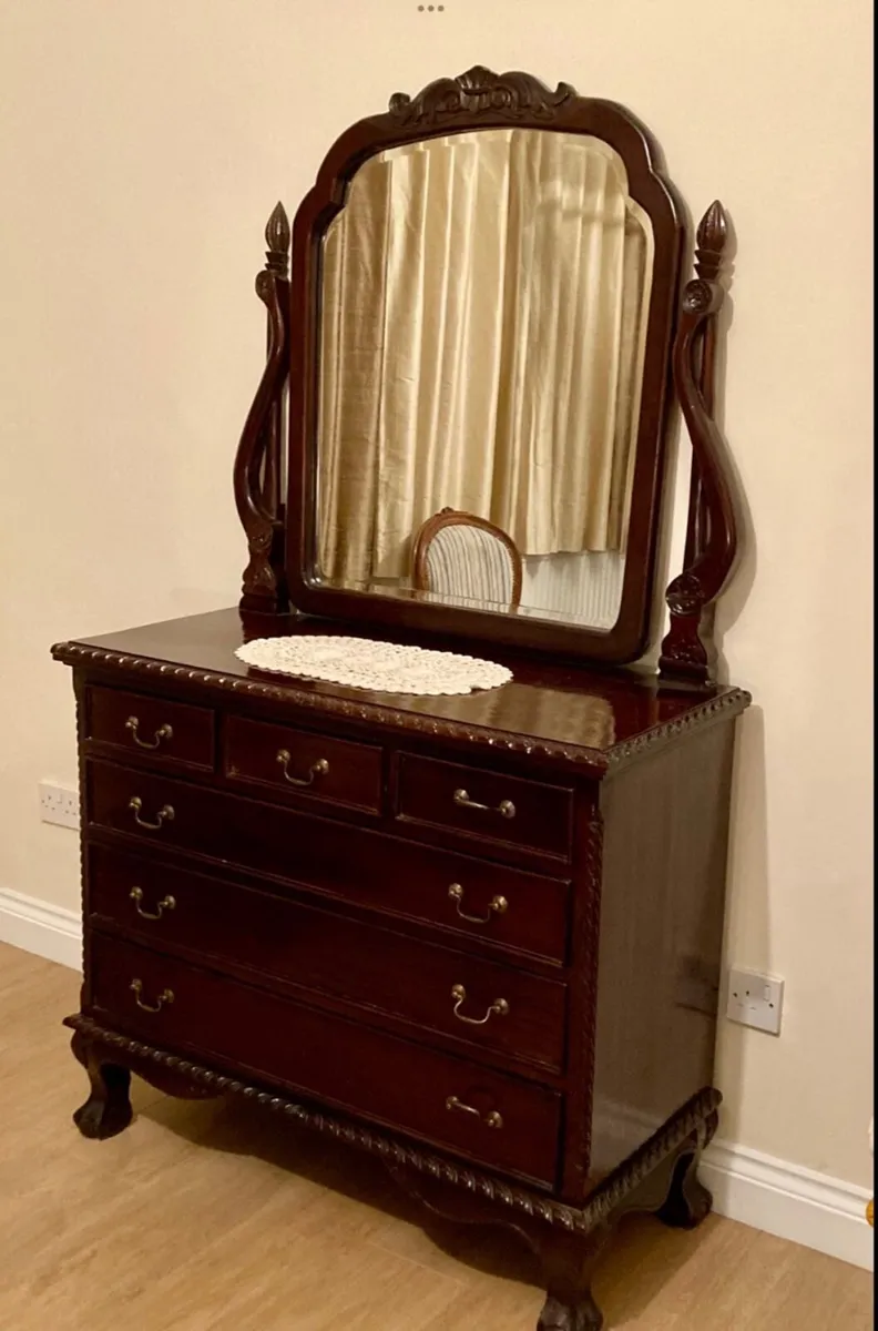 FOUR POSTER BEDROOM FURNITURE SUITE - Image 3