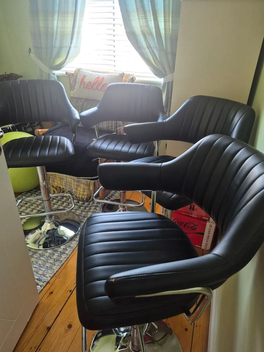 4 black leather kitchen island stools - Image 2