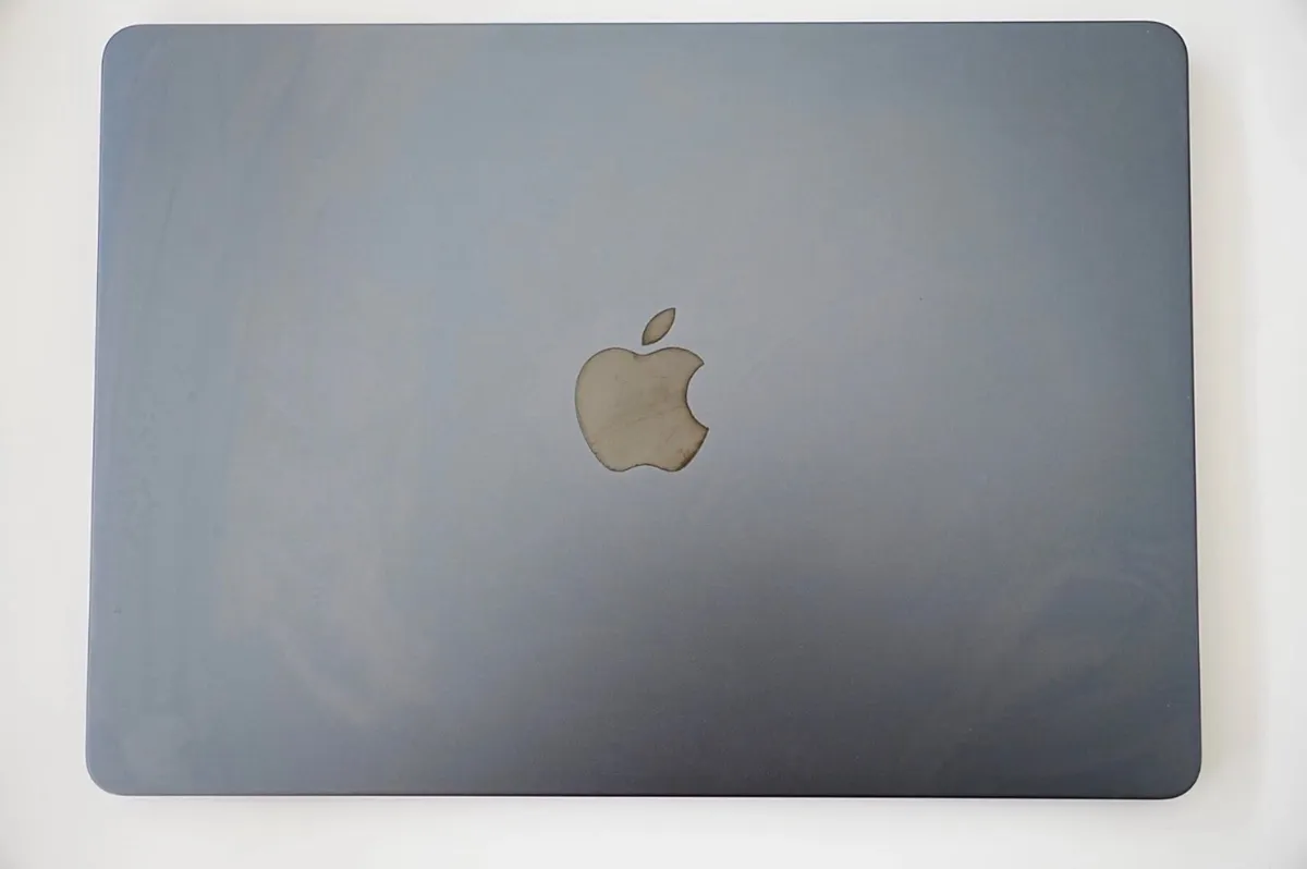 Macbook Air M2 Midnight Blue 256 gb - Image 2