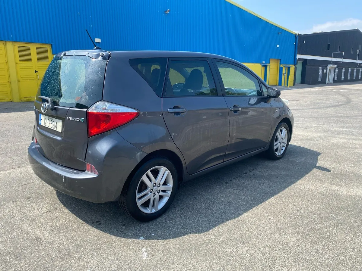 Toyota Verso-R 2012 - Image 2