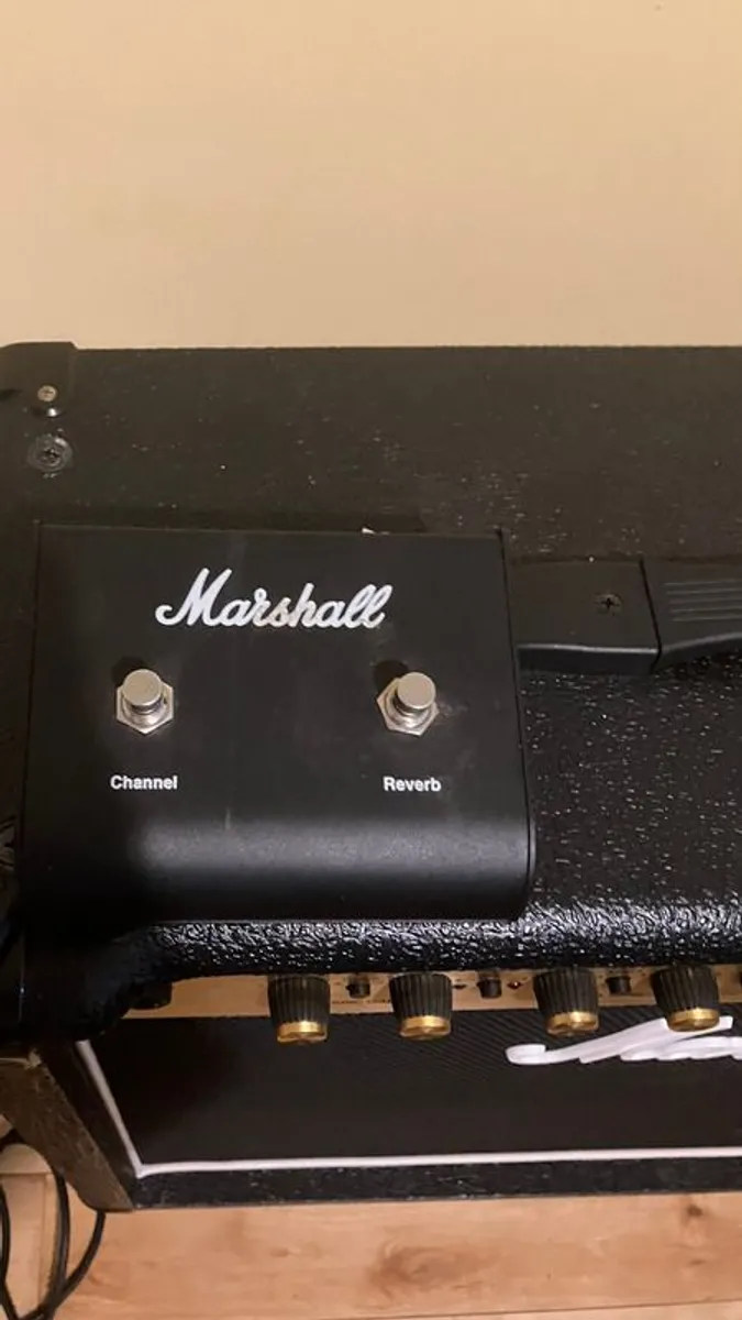 Marshall DSL40C and Footswitch - Image 3