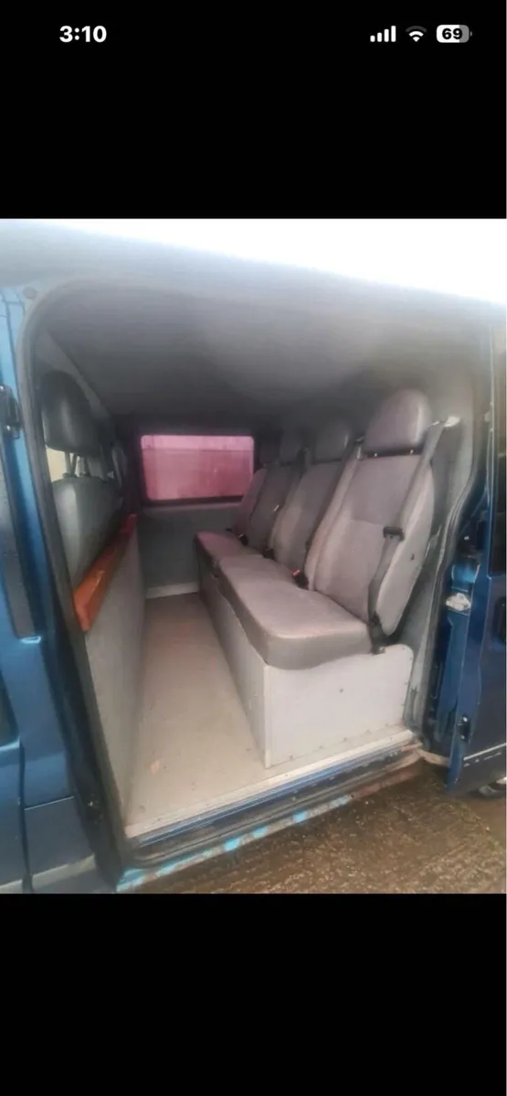 Transit van - Image 2