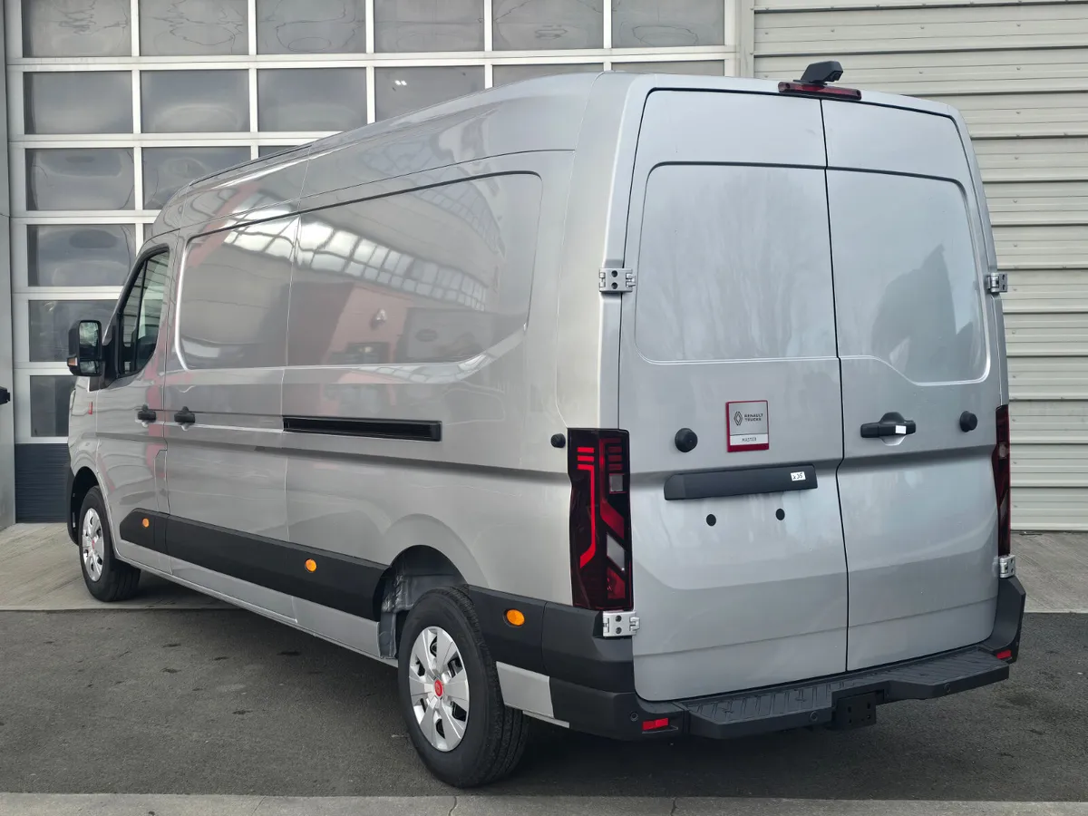 Master Red Edition L3H2 170BHP Manual Silver - Image 4