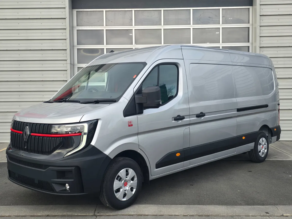Master Red Edition L3H2 170BHP Manual Silver - Image 2