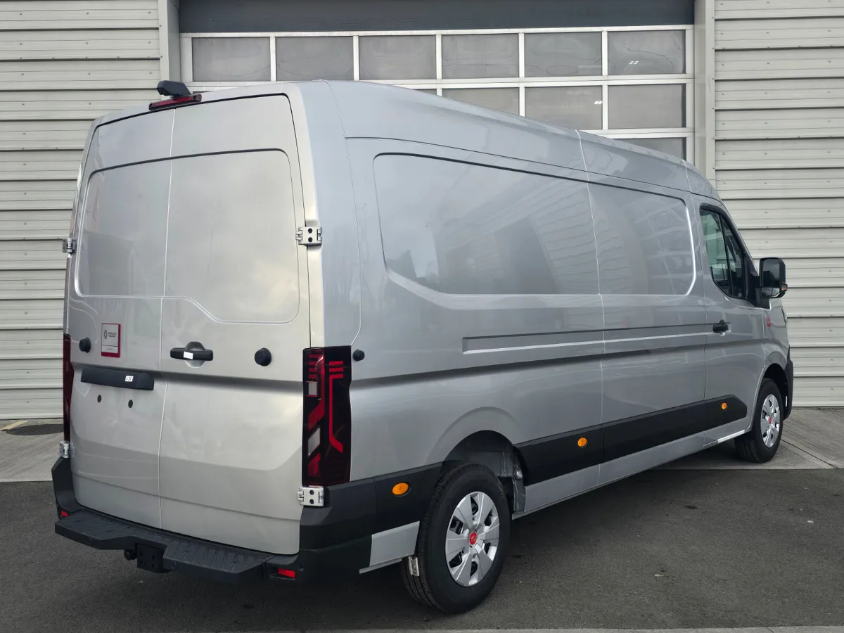 Master Red Edition L3H2 170BHP Manual Silver - Image 3