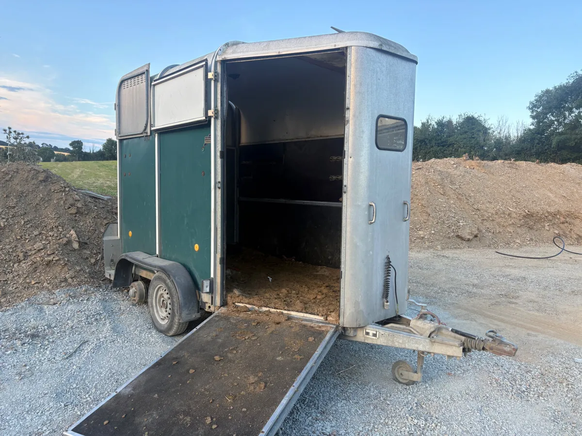 Hunter 505 horsebox - Image 2