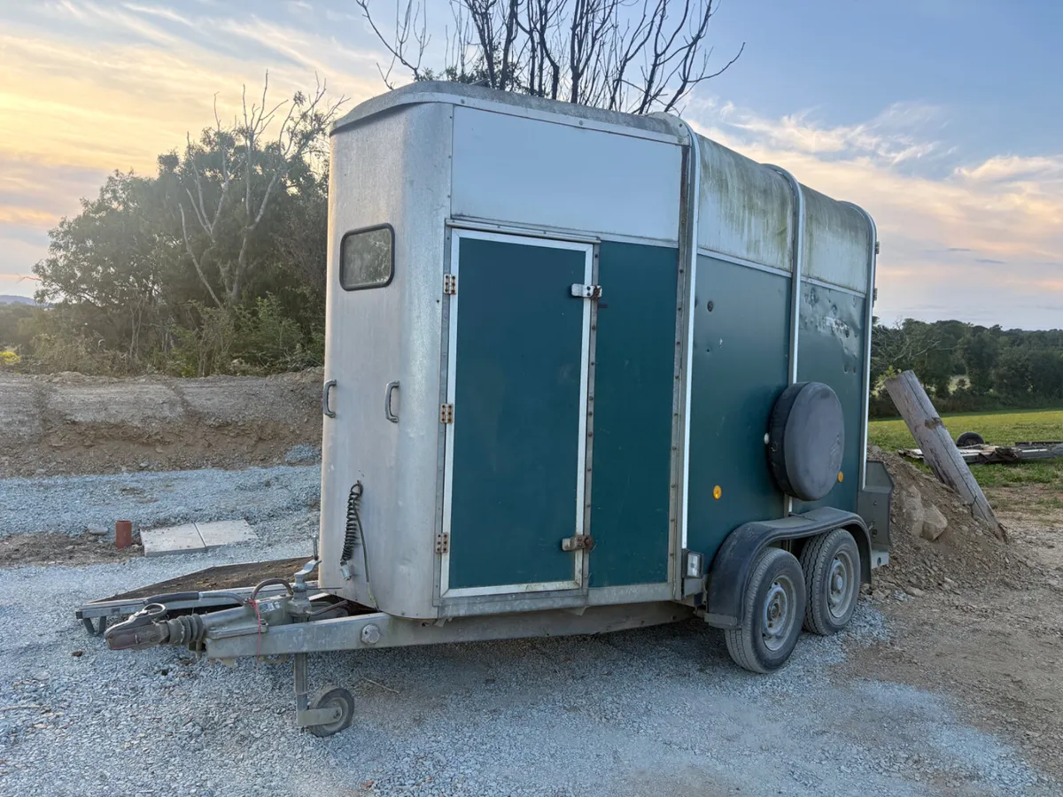 Hunter 505 horsebox - Image 1