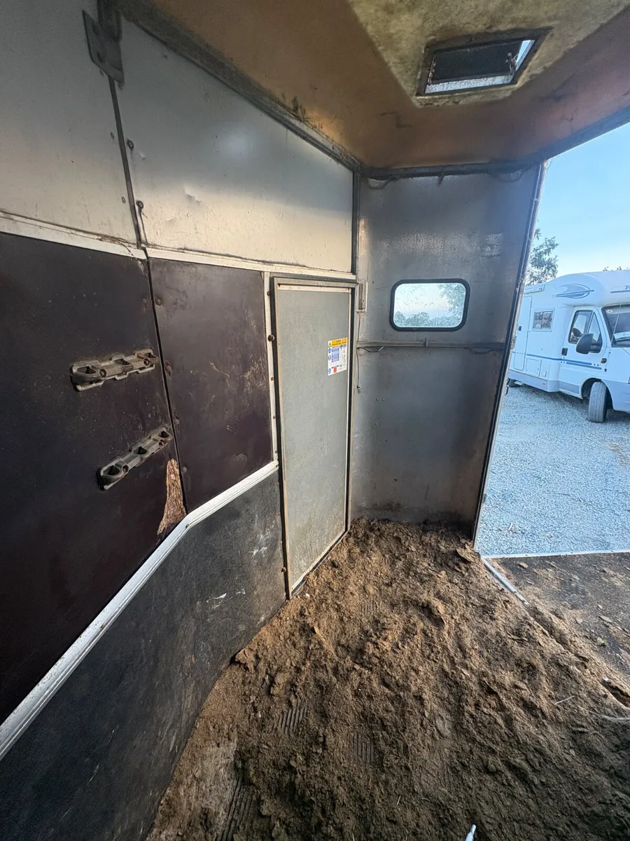 Hunter 505 horsebox - Image 3