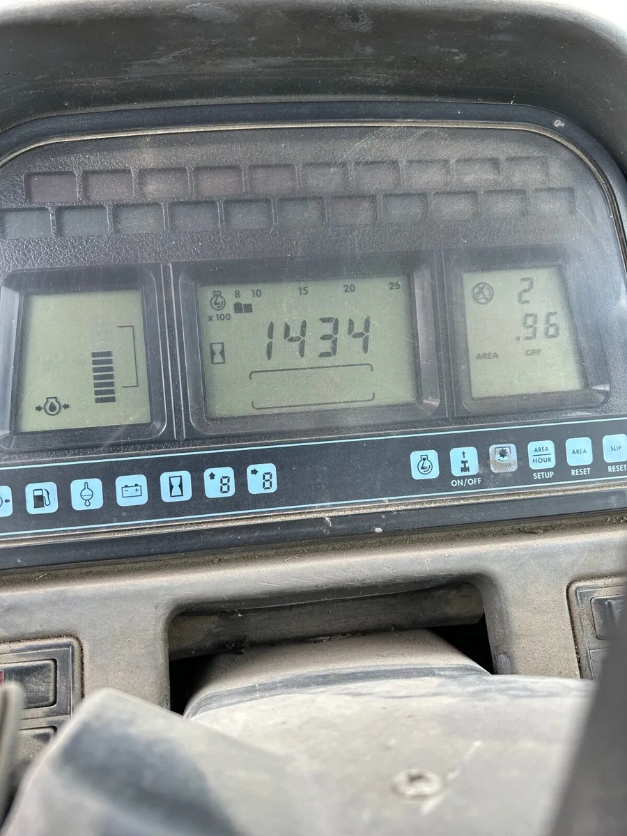 New Holland TM 165 ultra  2003 - Image 2
