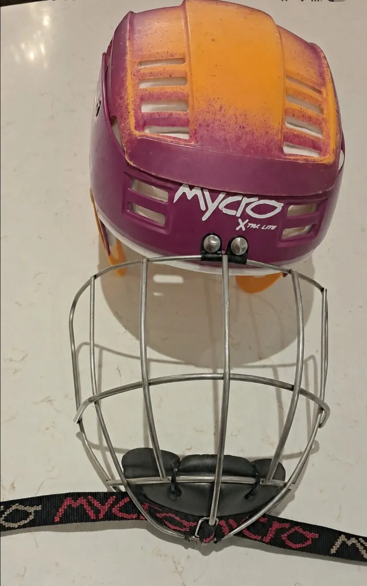 Hurling Helmet - Image 1