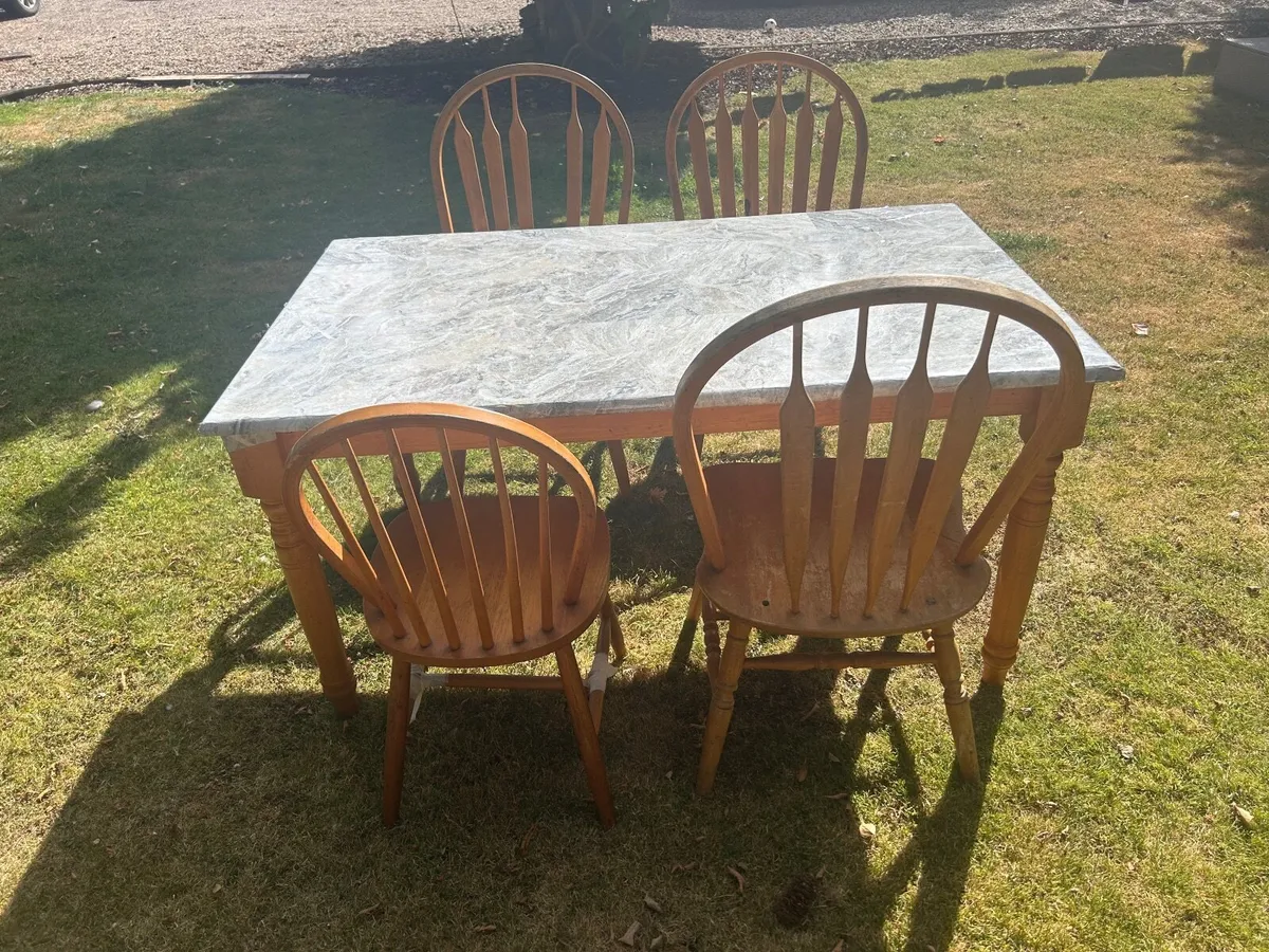Table and chairs set - Image 4
