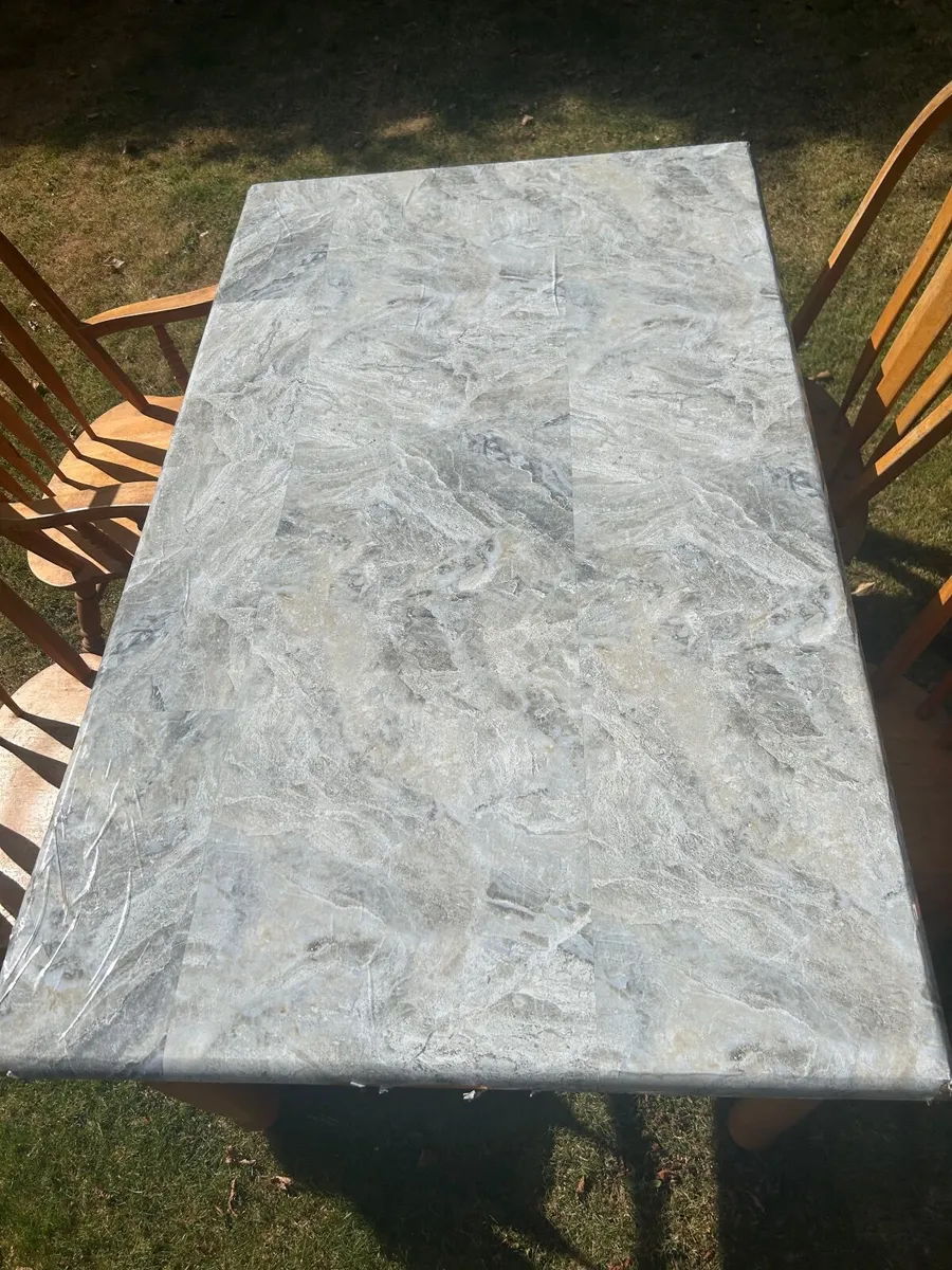 Table and chairs set - Image 2