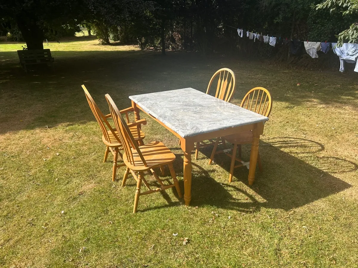 Table and chairs set - Image 3