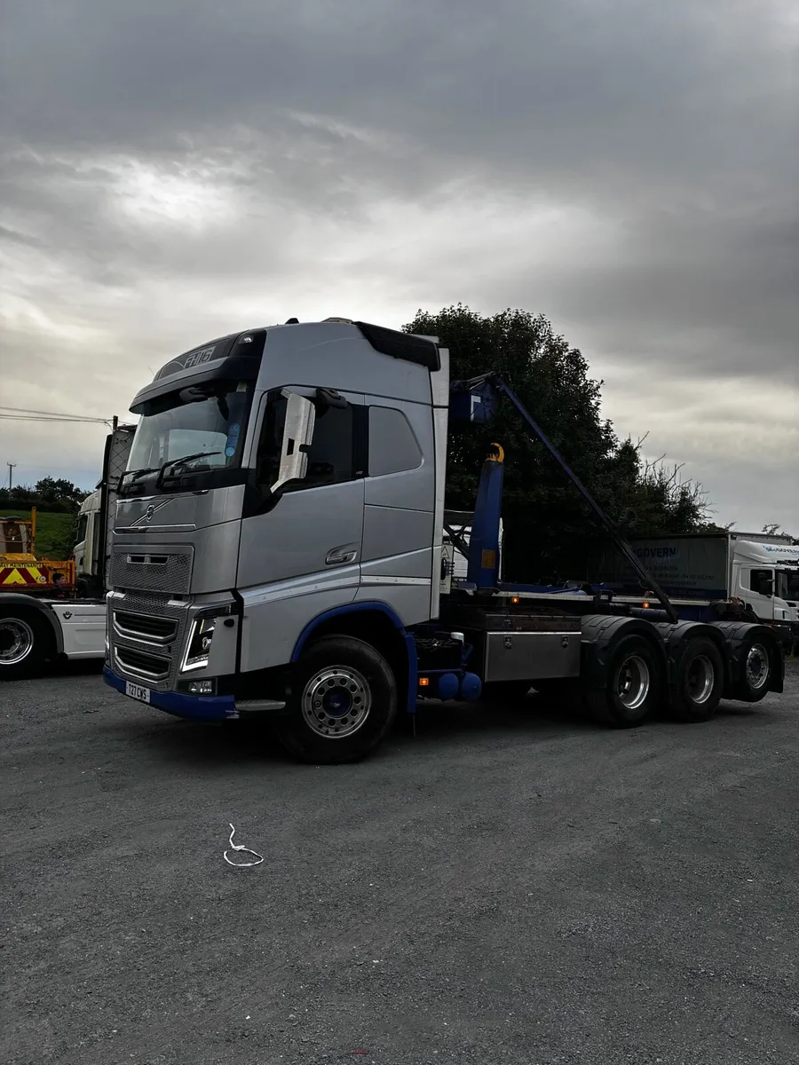Volvo fh16 hook loader 8x2 rear lift - Image 2