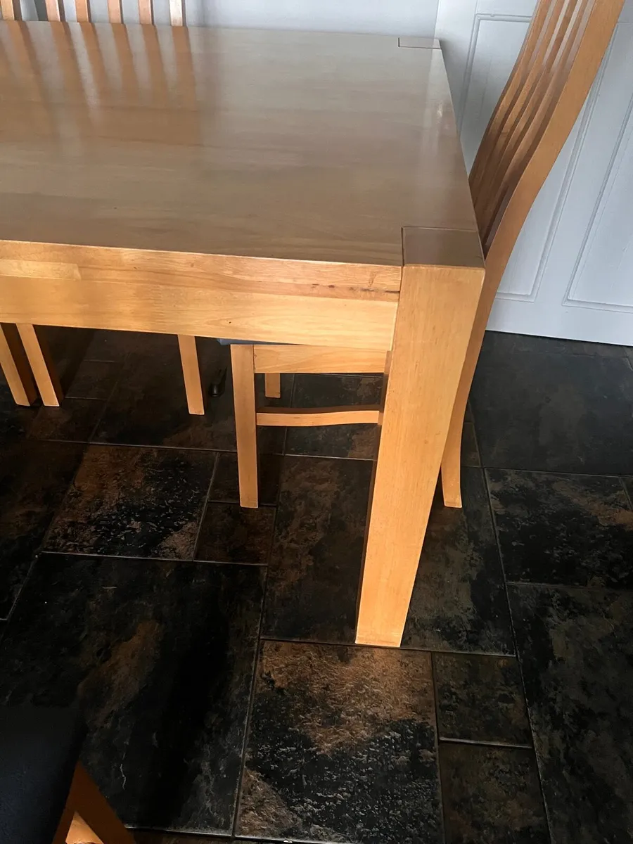 Solid Oak Kitchen table & 6 chairs - Image 4