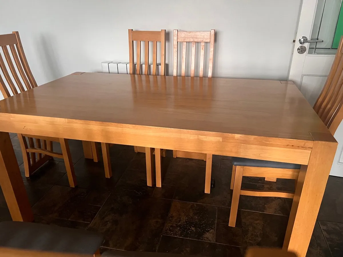 Solid Oak Kitchen table & 6 chairs - Image 2