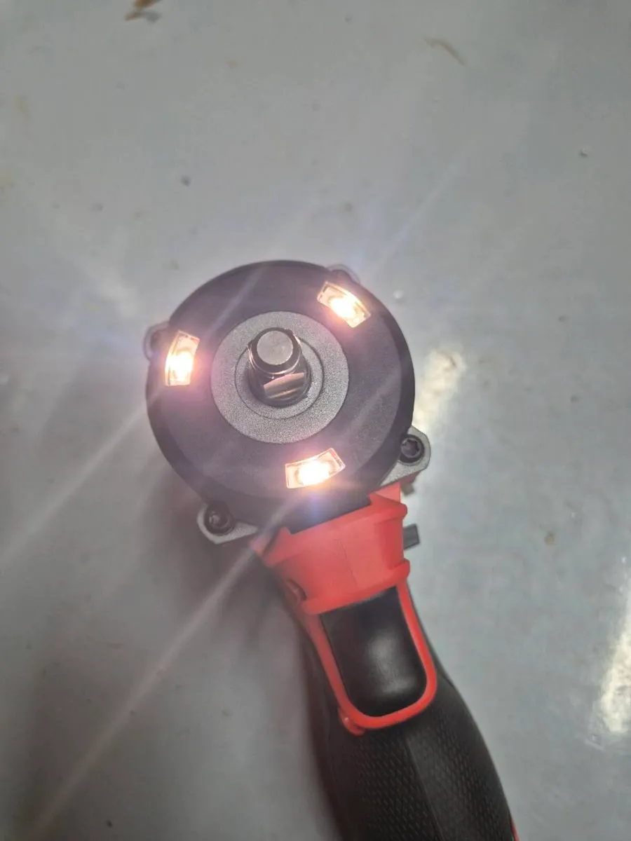 Milwaukee M12 Fuel 3/8' Stubby Impact Wrench Body - Image 4