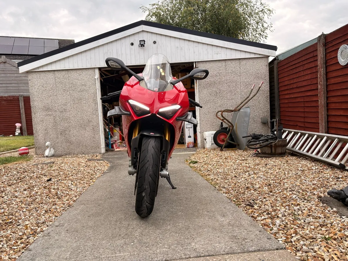 DUCATI Panigale V4S 2018 - Image 2