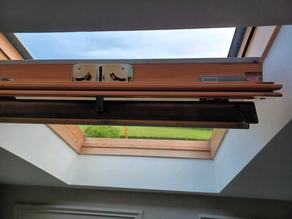 2 Vellux windows - Image 2