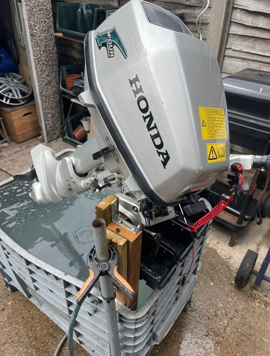 Honda 5hp outboard - Image 3