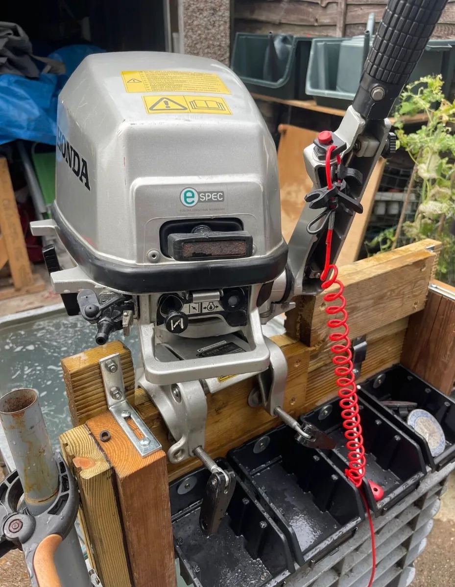Honda 5hp outboard - Image 2