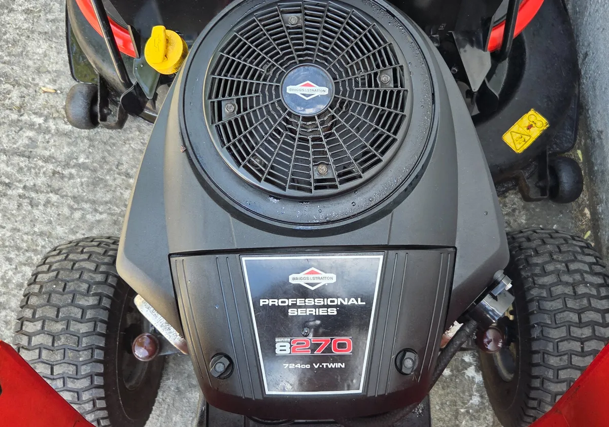 Simplicity SRD300 27hp V-Twin 42" Ride on Mower - Image 3