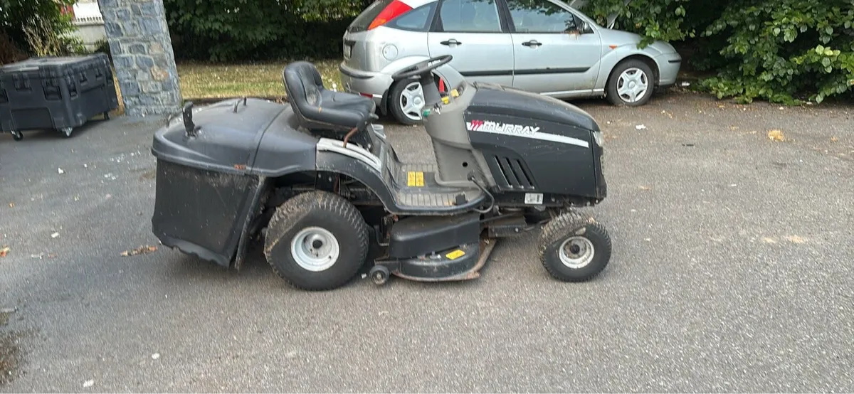 Ride on lawn mower - Image 1
