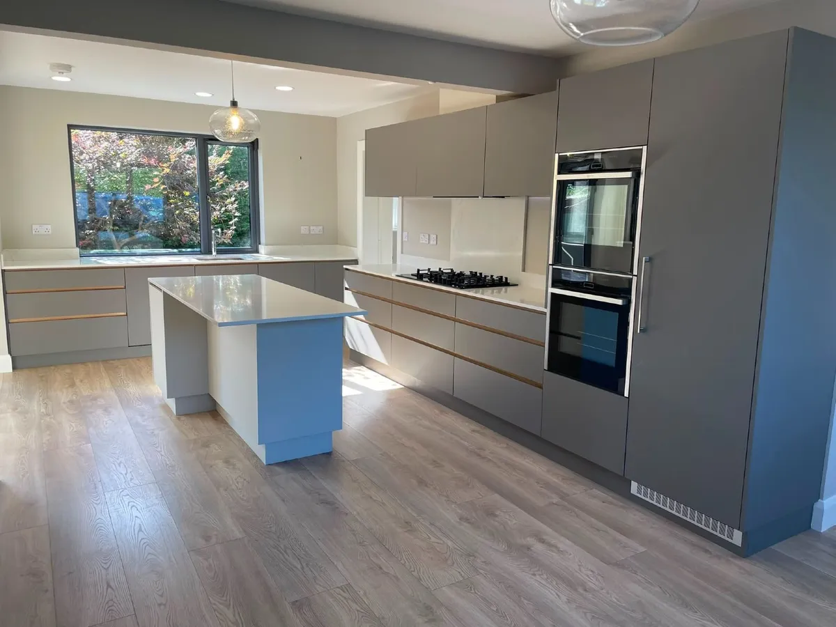 Modern Kitchen - Pristine Condition - Image 1