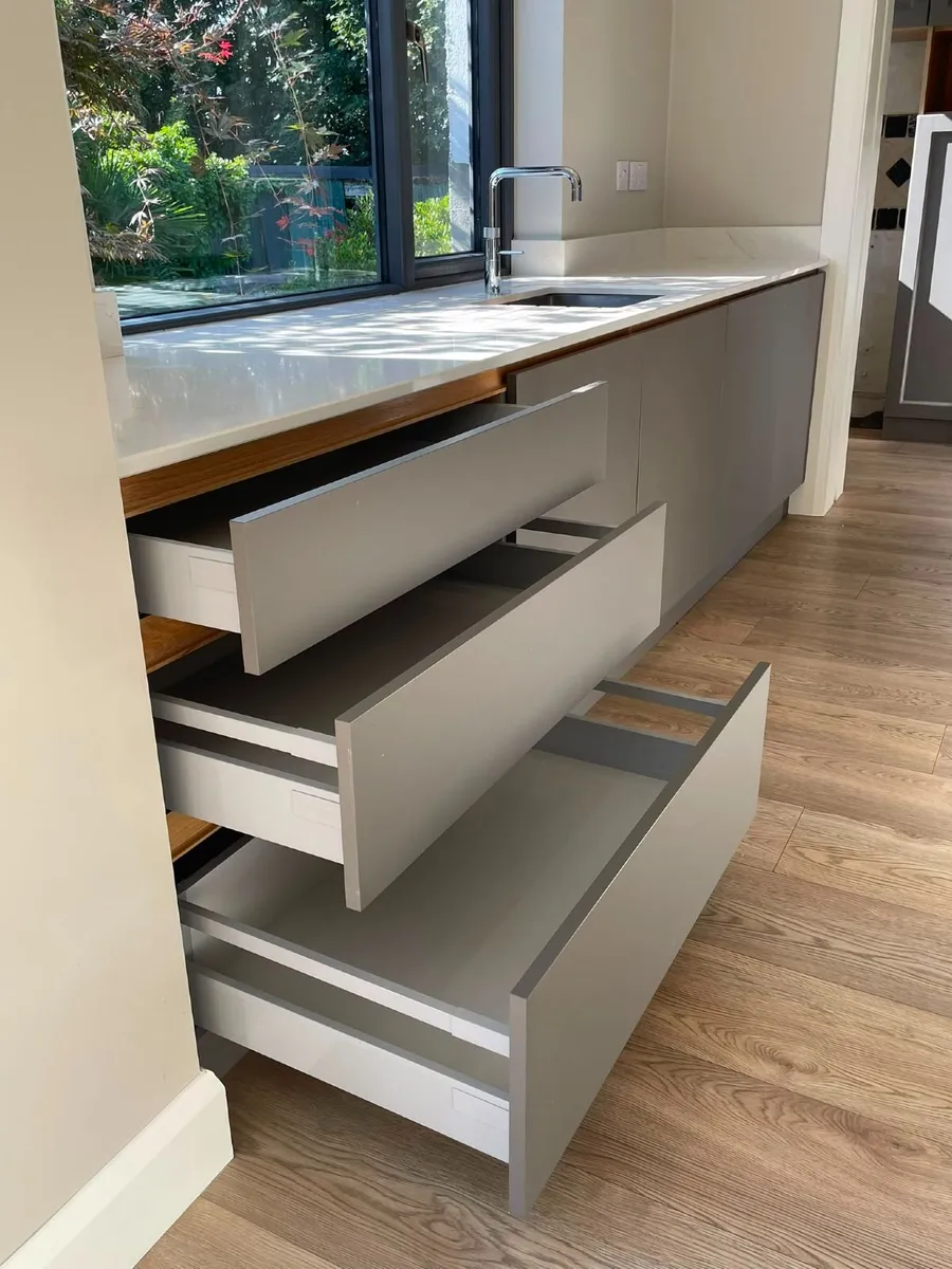Modern Kitchen - Pristine Condition - Image 2