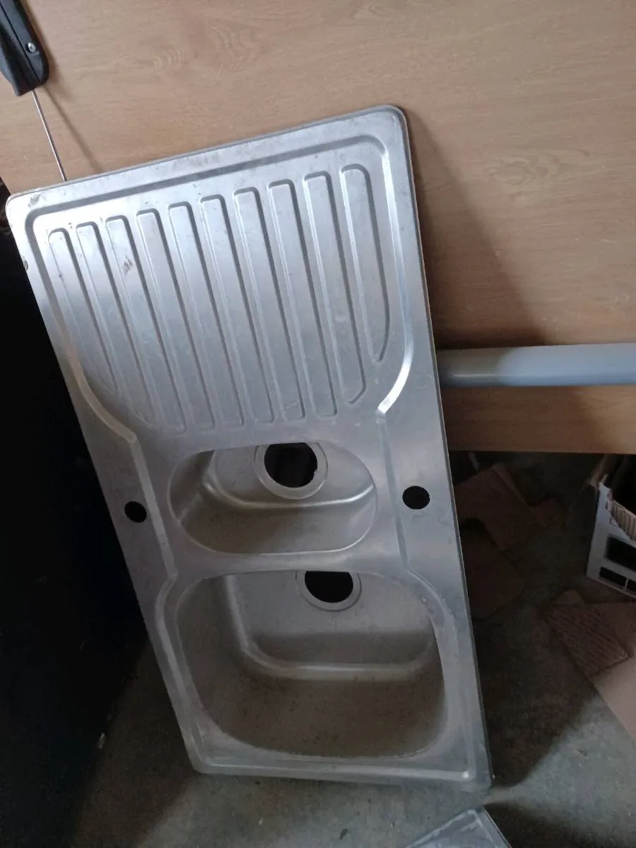 Kitchen sink - Image 1