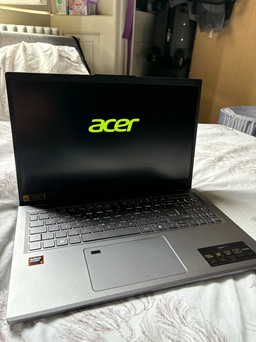 Laptop ACER Aspire a15 - Ryzen 7 Processor - Image 1