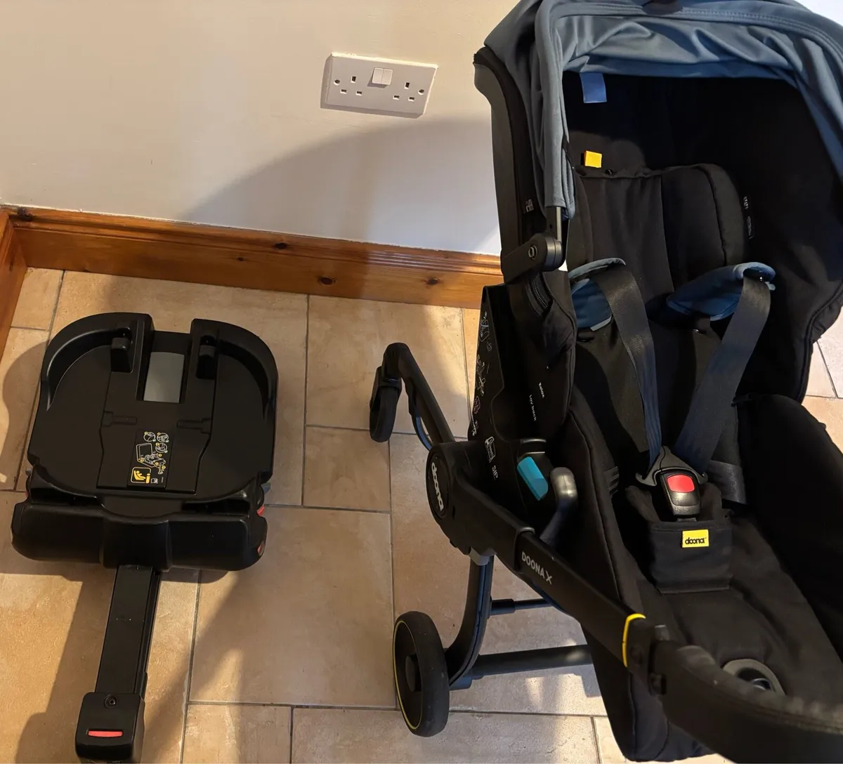 DOONA X Carseat & lsofix Base (Lie-Back Option) - Image 1